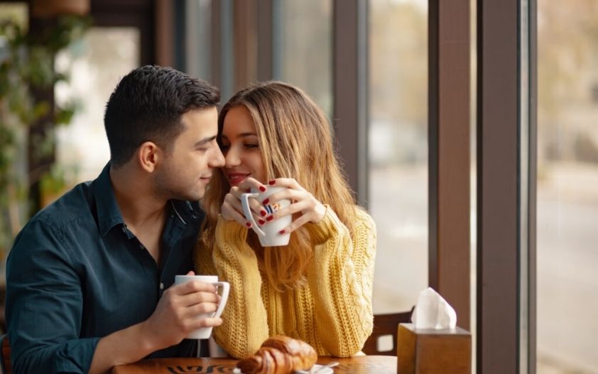 Dấu hiệu chàng đã nghiện bạn qua ánh mắt, cử chỉ, hành động, lời nói